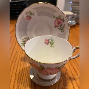 Tuscan vintage fine English bone china April sweet pea Birthday Flowers